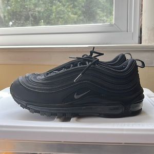 Nike Airmax Women’s Sneakers, Black, Size 8